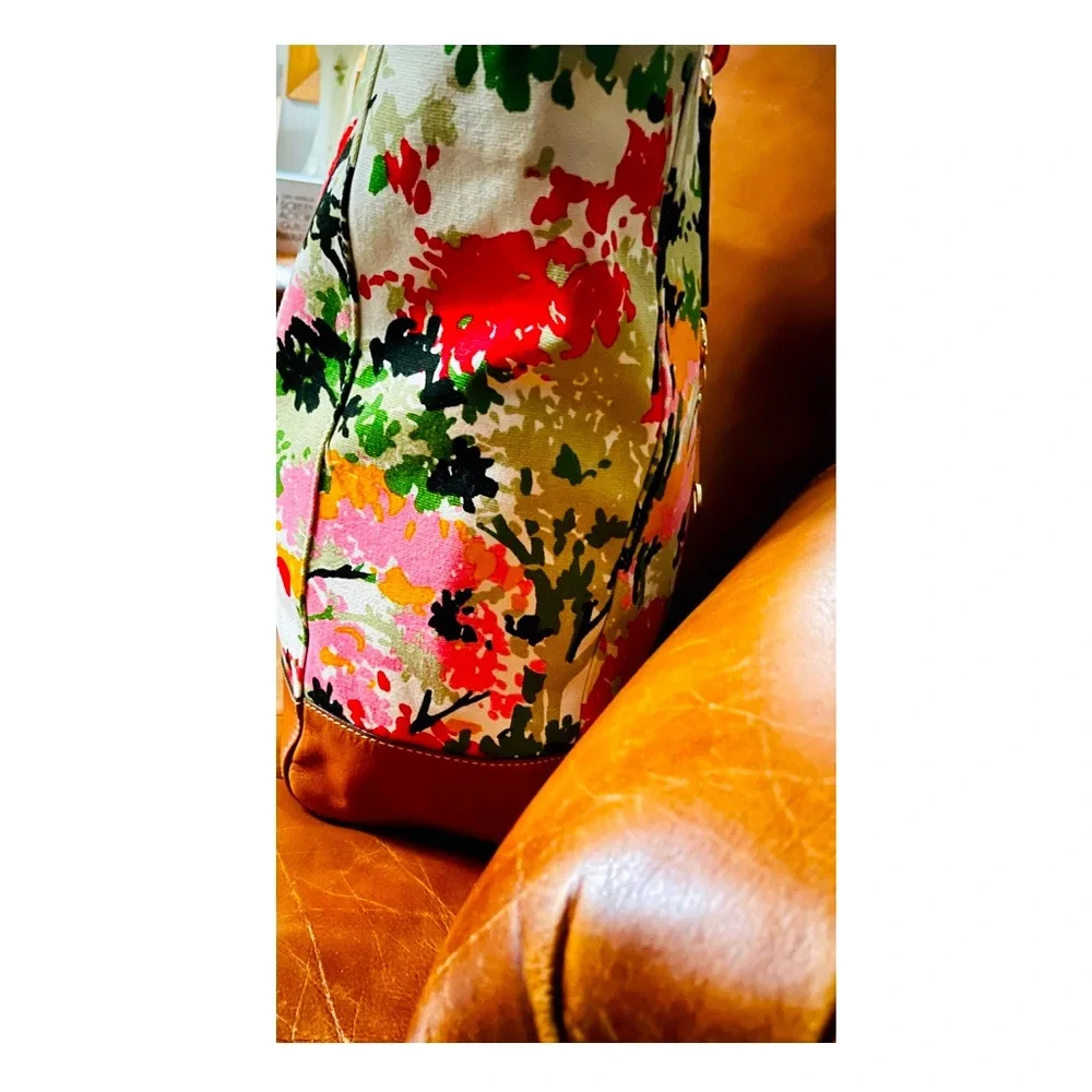 MILLY * Rare Calfskin Leather Floral Canvas Tote. Sensational! - Picture 7 of 14